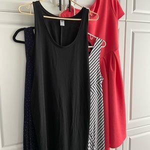 Lot of four maternity dresses size medium